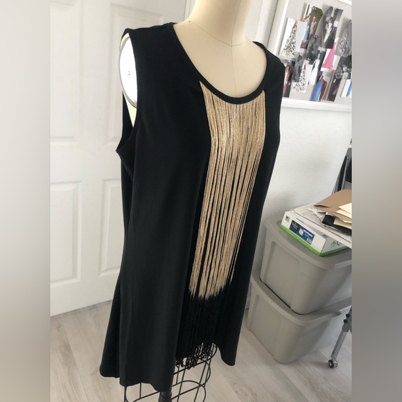 Black sleeveless fringe top. - Picture 4 of 11